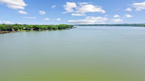 2325 E Lake Dr, Weatherford, TX 76087