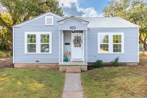 1410 S College Dr, Brady, TX 76825