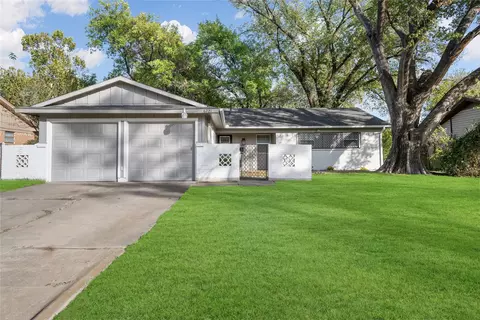 6721 Plantation Rd, Forest Hill, TX 76140