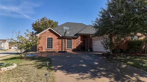 1612 Nashwood Dr, Grand Prairie, TX 75051