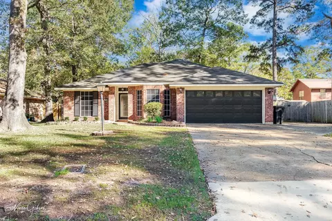 204 Deerwood Ln, Haughton, LA 71037