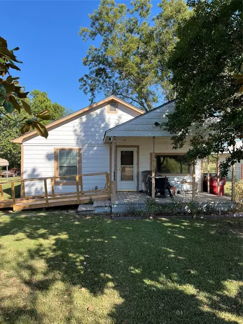 466 County Road 1070, Mount Pleasant, TX 75455