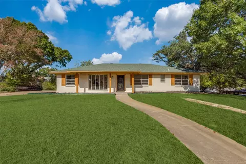 419 Davis Dr, Desoto, TX 75115