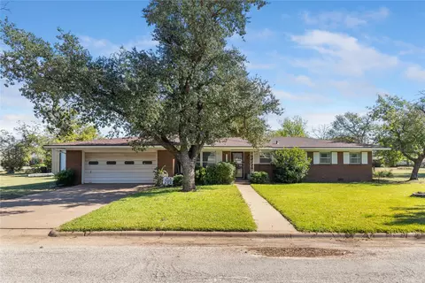 604 Rio Grande St, Coleman, TX 76834