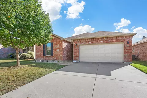 2320 Gelbray Pl, Fort Worth, TX 76131