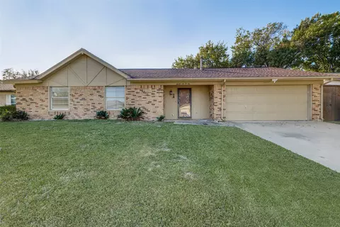 2602 Smouldering Wood Dr, Arlington, TX 76016