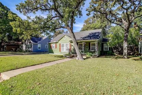 2309 Honeysuckle Ave, Fort Worth, TX 76111