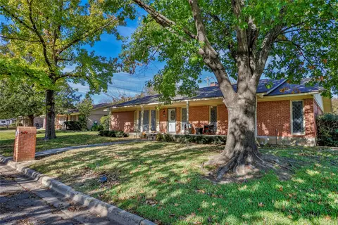 2029 Cypress St, Gainesville, TX 76240