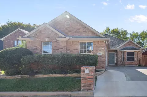 6806 Shore Breeze Ct, Arlington, TX 76016