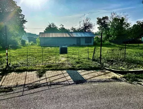 114 N Ervin, Comanche, TX 76442