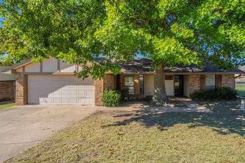1302 Randy Dr, Weatherford, TX 76086