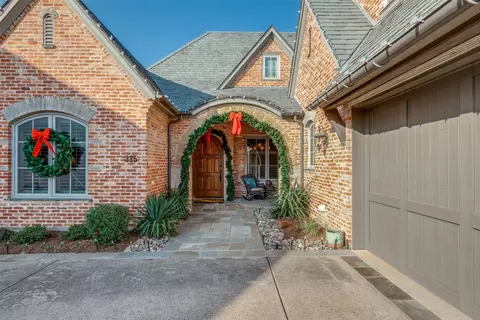 Exterior - 325 Devon Dr, Coppell, TX 75019 photo 2 of 8