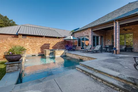 Exterior - 325 Devon Dr, Coppell, TX 75019 photo 4 of 8