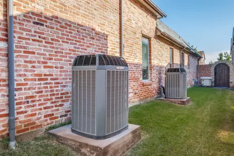 Exterior - 325 Devon Dr, Coppell, TX 75019 photo 7 of 8