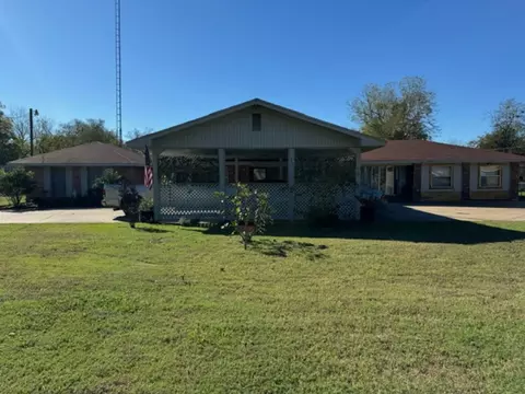 307 E San Saba St, Wortham, TX 76693