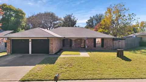 1926 Overbrook Dr, Arlington, TX 76014