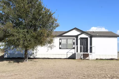 2595 Horseshoe Lake Rd, Iowa Park, TX 76367