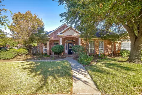 905 Dylan Ct, Burleson, TX 76028