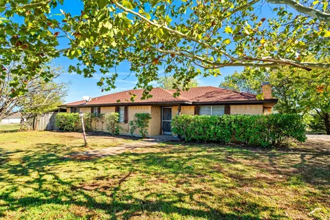 1806 Parker Rd, St Paul, TX 75098