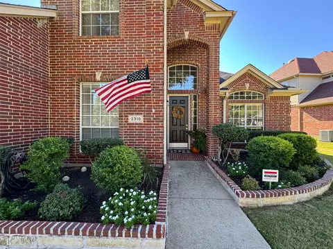2310 Castlegate Dr, Corinth, TX 76210