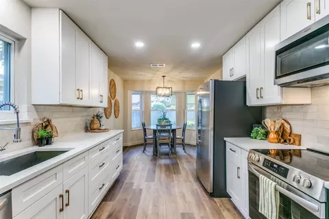 2616 Meadow Grn, Bedford, TX 76021