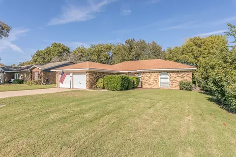 8253 Pearl St, North Richland Hills, TX 76180