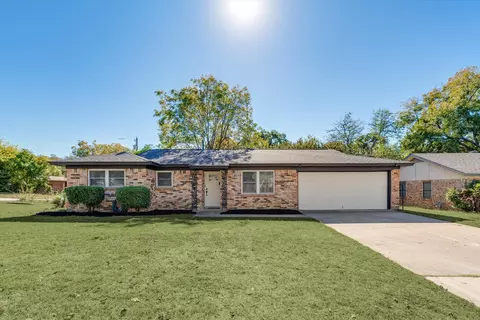 401 Bayless Dr, Euless, TX 76040