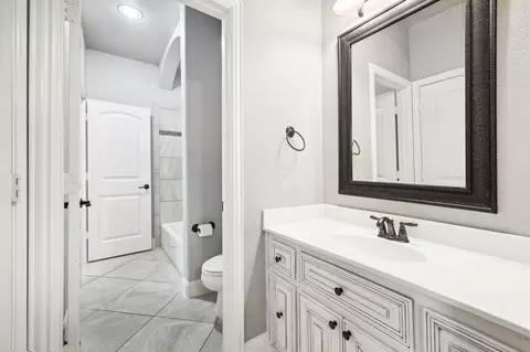 Bath - 851 Rustic Ln, Prosper, TX 75078 photo 6 of 7
