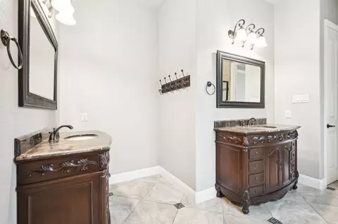 Bath - 851 Rustic Ln, Prosper, TX 75078 photo 4 of 7