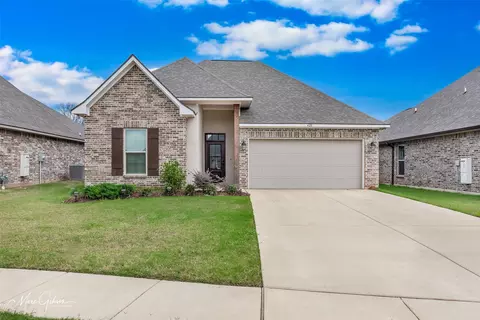 428 Mangrove Ln, Bossier City, LA 71111