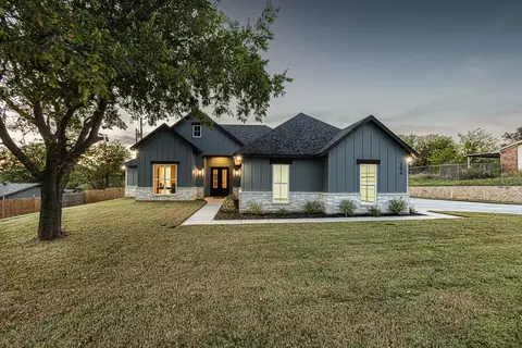 204 Oakdale Dr, Fort Worth, TX 76108