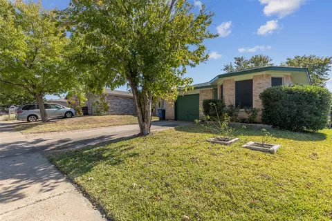 10224 Blackjack Oaks Dr, Dallas, TX 75227