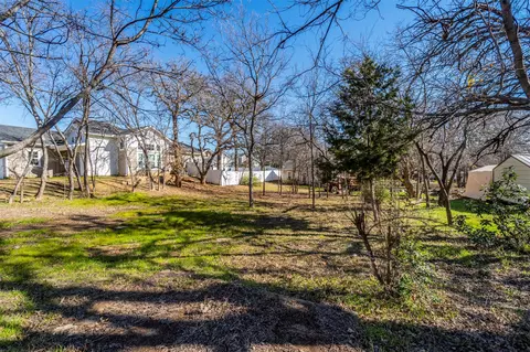 206 Wilson St, Lake Dallas, TX 75065