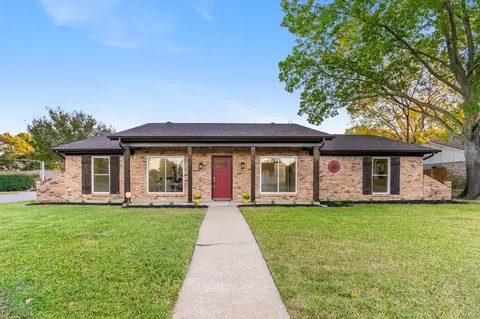 6212 Gayle Dr, North Richland Hills, TX 76180