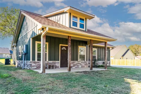 660 S S Ctr, Blossom, TX 75416