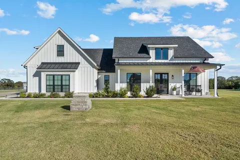 1080 Paradise Pkwy, Poolville, TX 76487