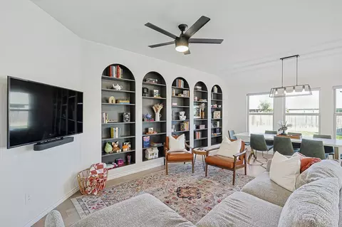 4108 Harvest Glen Dr, Denton, TX 76208