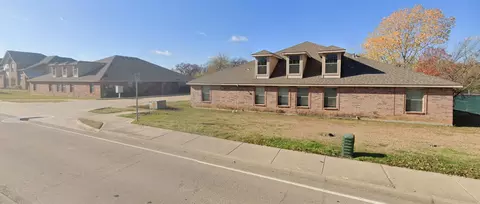 2335 N Elm St, Denton, TX 76201
