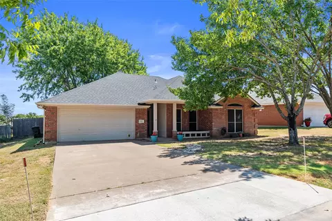 614 N Main St, Joshua, TX 76058