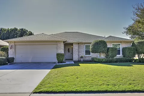 1405 Queen Annes Dr, Burleson, TX 76028