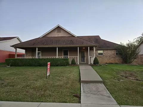 1122 Woodrow Dr, Lewisville, TX 75067