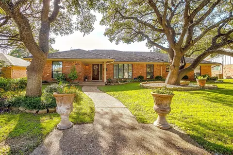 6612 Kingswood Dr, Fort Worth, TX 76133