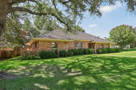 9710 Vista Oaks Dr, Dallas, TX 75243