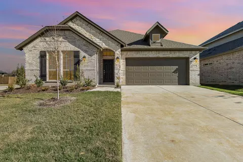 2601 Donella Dr, Denton, TX 76207