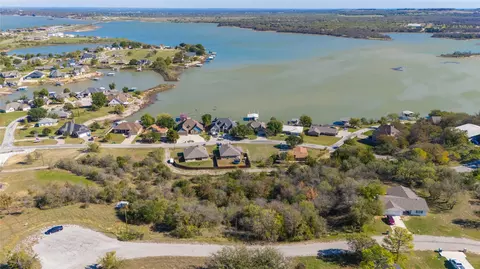 17 Bayside Dr, Runaway Bay, TX 76426