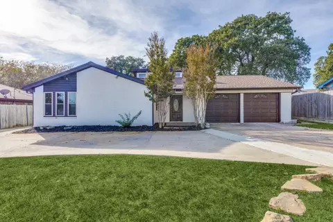 6929 Post Oak Dr, North Richland Hills, TX 76182