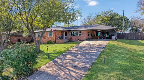 27 Loy Dr, Denison, TX 75020