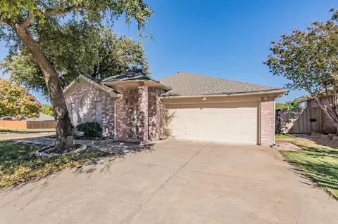 10260 Westward Dr, Fort Worth, TX 76108