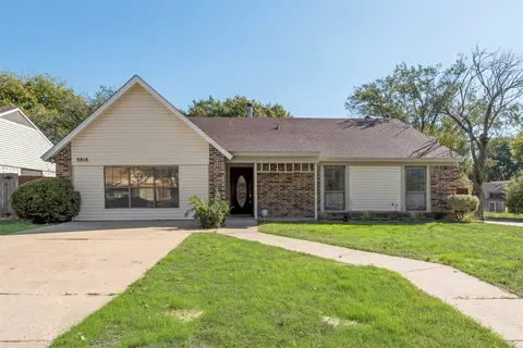 3818 Inwood Ct, Grand Prairie, TX 75052