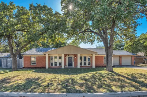 506 John Vernon Ln, Euless, TX 76040
